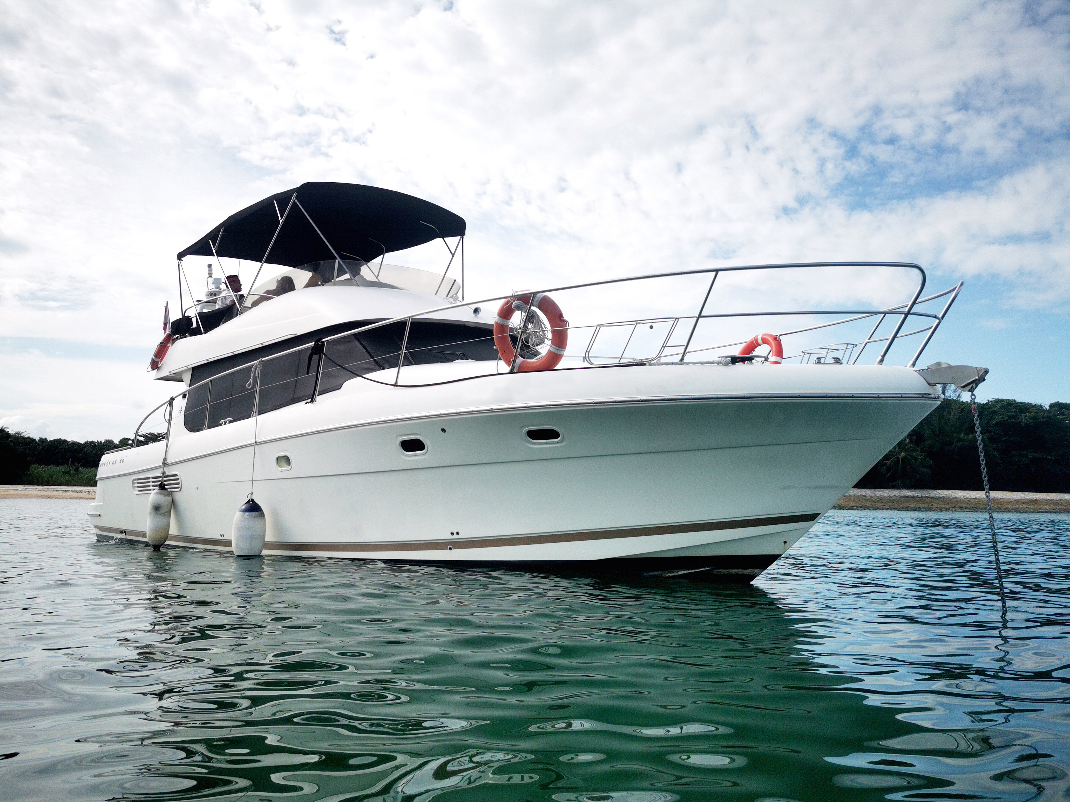 Golden Ocean — 47ft Jeanneau Prestige motor yacht